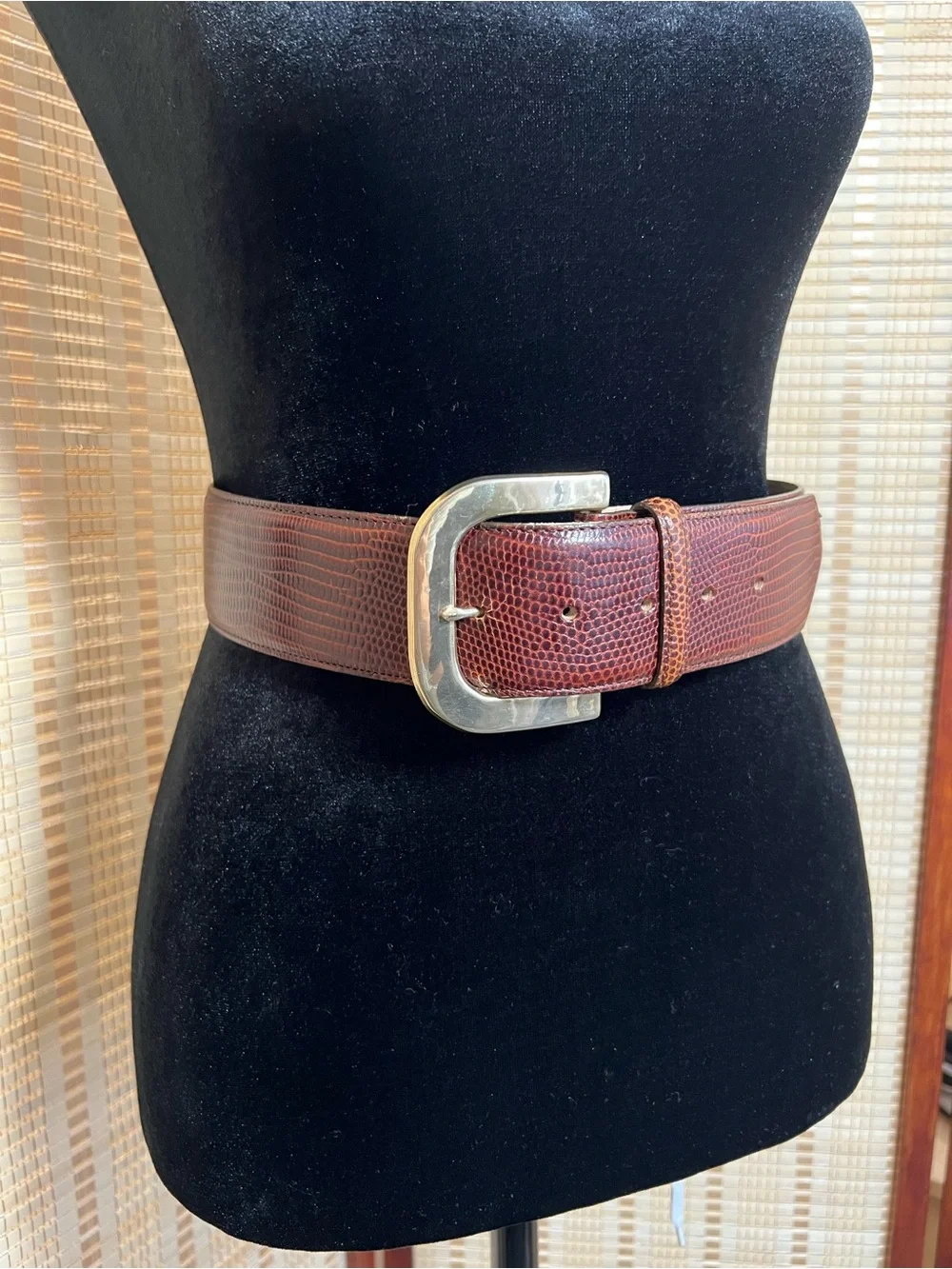Vintage 90s Jos. A. Bank Lizard Embossed Leather Belt M 🐊
